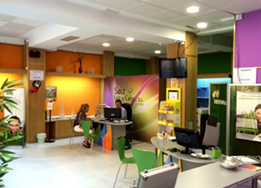 Local comercial iluminado